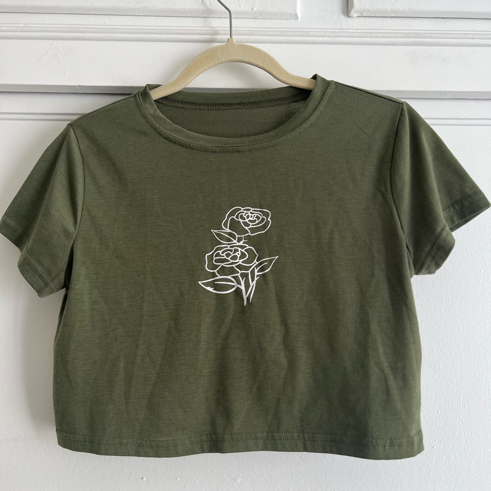 Cropped rose tee